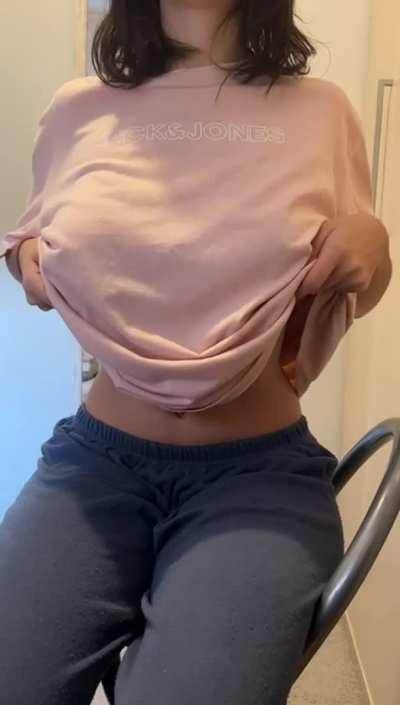 Any latinas with pink nipples lovers here