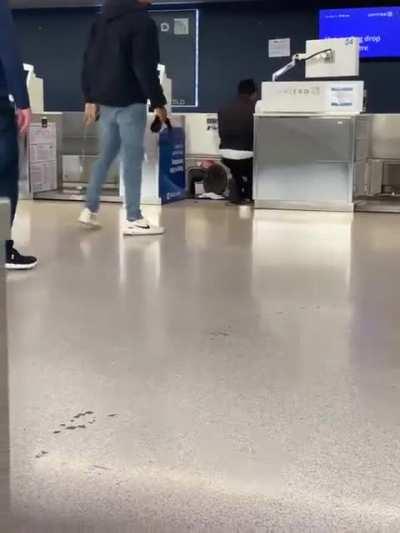 Anything to claim ?- yeah, these hands. Airport fight