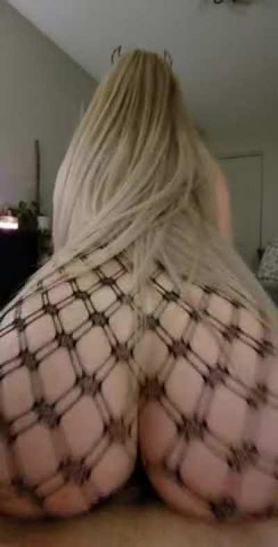 lay down & let me ride you :)