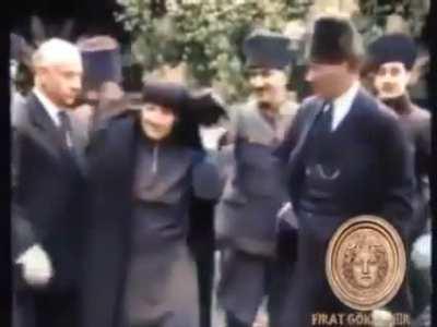 Paşam sola yatırırken bile karizma