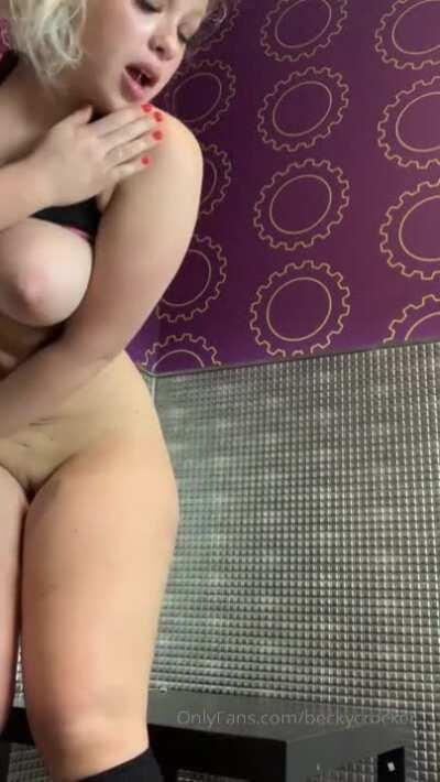 Hot lovely dripping🔥so hawk💦