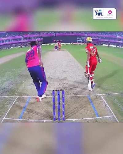 Batters be scared be very scared when Ashwin is bowling!! 😂