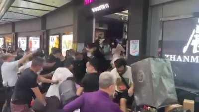 People trying to escape a market store in China after 1 case was discovered. 14 day compulsory quarantine follows.