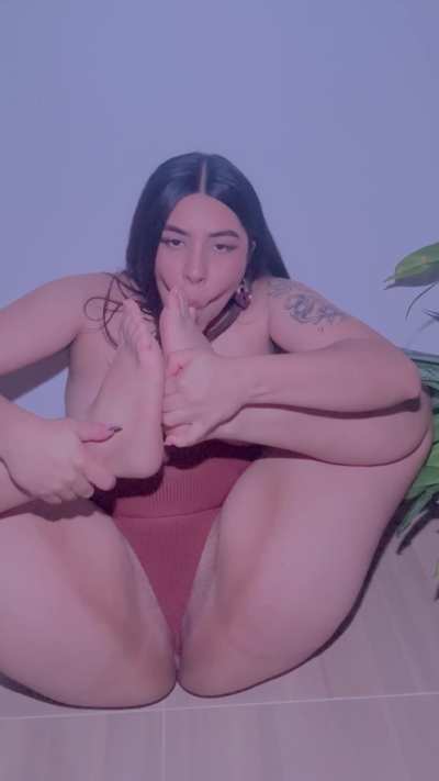 Leave any emoji if you want to taste my toes