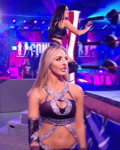 Peyton knows she is sexy. So fine🤩