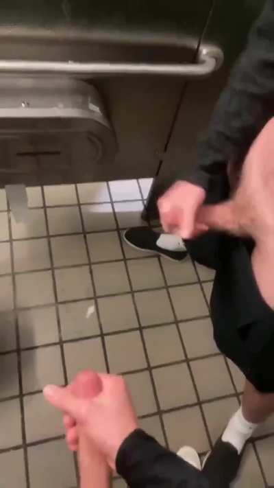 Buddies shoot huge loads 