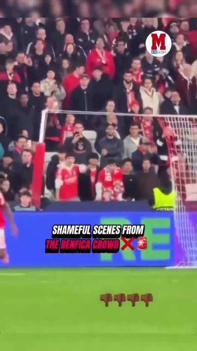 Racist gestures from benfica fans towards vini