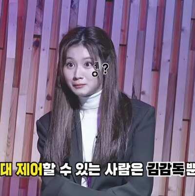 201211 - Sana has the cutest expressions