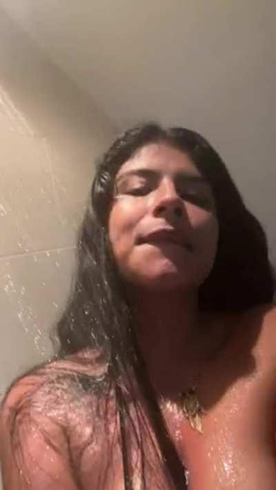 could you resist pulling out of Mommy time?😏😘 (30 y/o mom of 2)