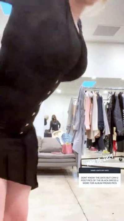 Could you handle Billie Eilish & her stacked body?