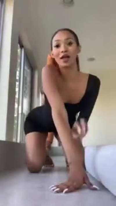 Peeping Edwina's Pussy 🙈