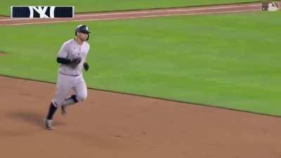 [Highlight] The Kraken strikes on a 2 run bomb to put the Yankees up 4 in Minny