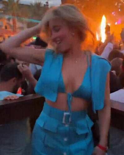 Sydney Sweeney - Dancing in Blue