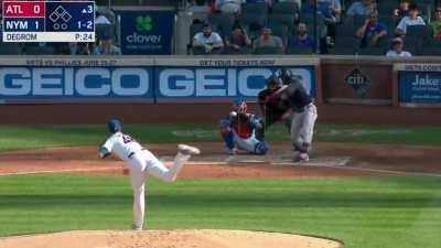 Jacob DeGrom catches a comebacker like it's nothing
