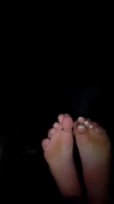 Friends soles while she ignores me 🔥😍👣