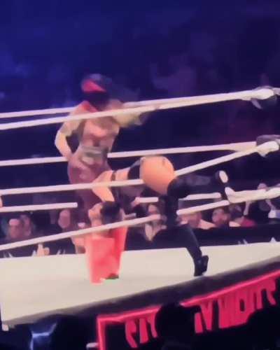 Naomi spanks Dakota
