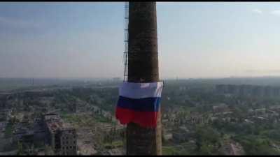 Footage of people raising the Flag of Russia in Donetsk People's Republic 