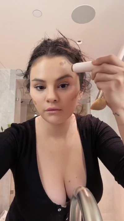 Selena Gomez's tits have gotten so fucking big