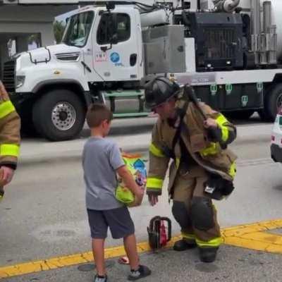 Helping Others 7-year-old distributes candy and sodas to first responders working at the collapse of Champlain Towers