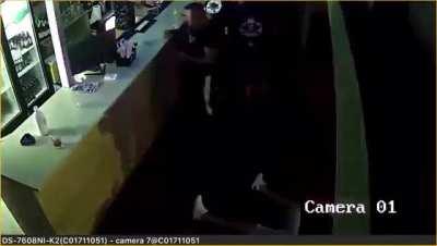 Respecț distanța minimă față de moderatorii Roddit