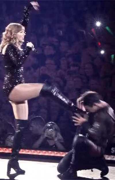 Tay's powerful thighs