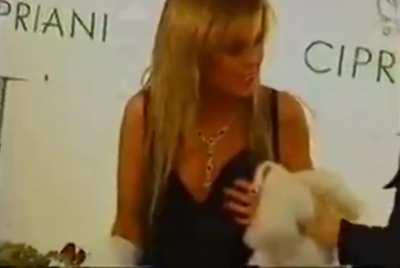 And the paparazzi goes wild