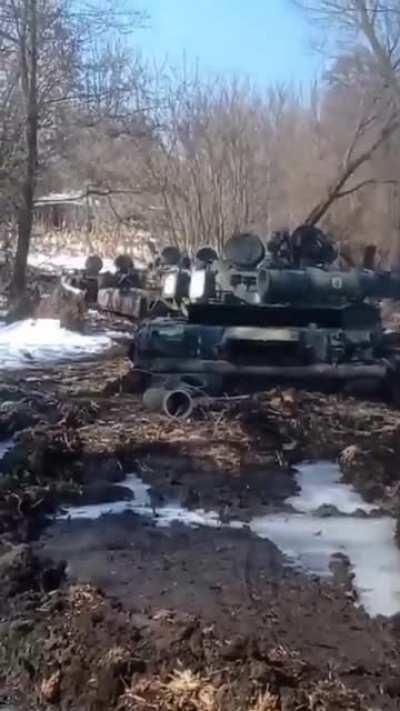 4 Russian tanks got stuck in mud