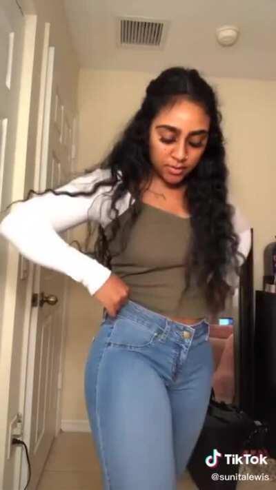 Extra thick Indian chick