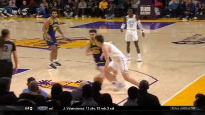 [Highlight] Austin Reaves acrobatic layup with replay angles