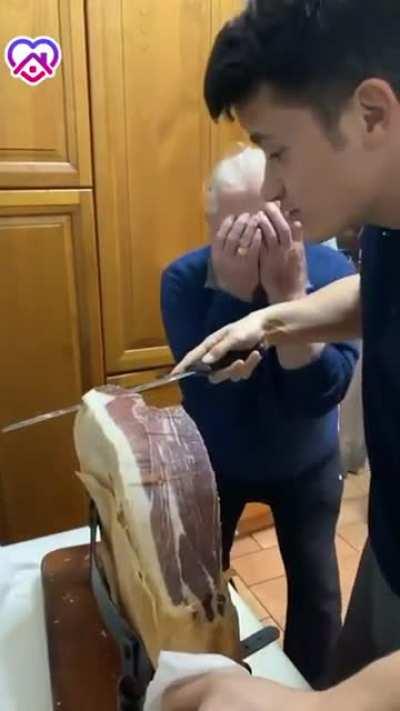 Italian man loses his mind when he sees.... meat being cut incorrectly