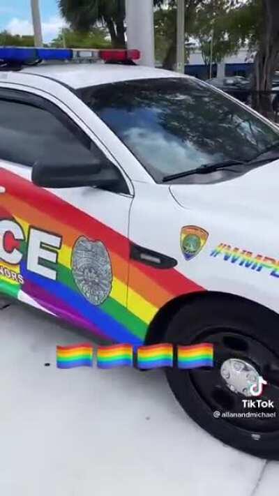 HOLY SHIT THE LIBS ACTUALLY MADE A RAINBOW COP CAR