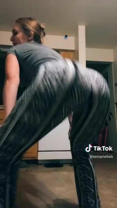 Big booty white girl twerking in Flare pants