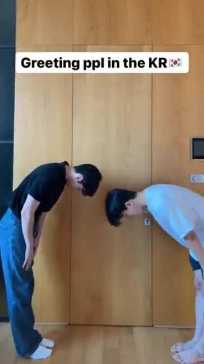 Hey what'up vs Annyunghaseyo