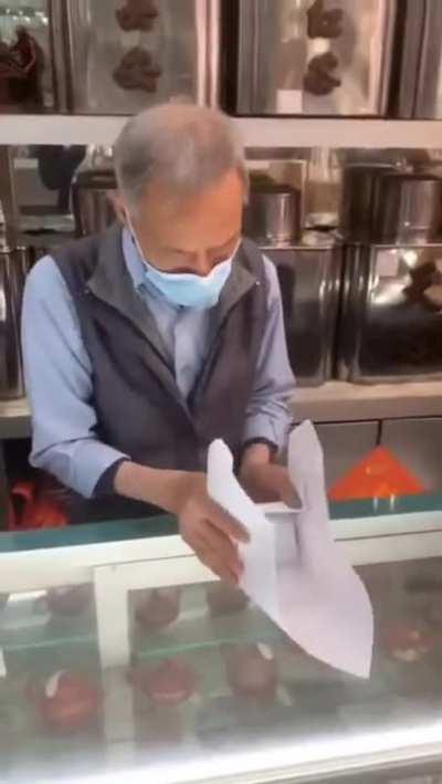 Folding loose tea into a rectangle package from flat sheets of paper