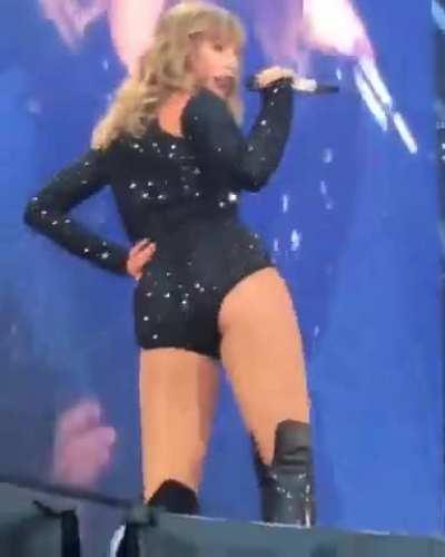 I love her ass so much