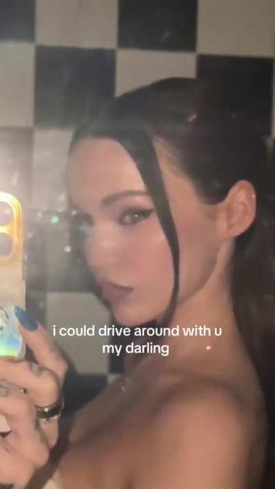 'i loooove vintage corsets & dirty mirrors WYL 2 DAYSSSS' - Tiktok September 2025