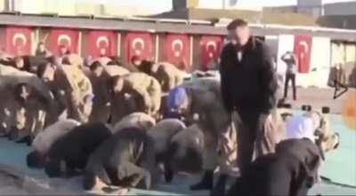 Wtf😐😑😐 نماز خوندن بلد نیستن 😑😑