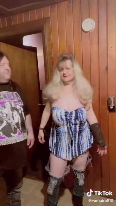 Someone please get their granny