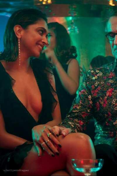 1 year of 'Pathaan', can't thank Siddharth Anand enough for presenting our mommy Deepika Padukone in her sexiest form.