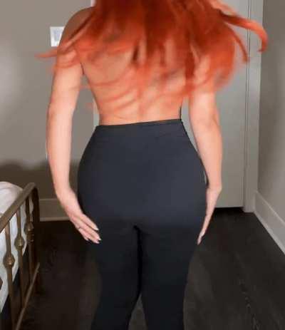 This realtor love to bounce her boobs if her clients ask gently:)