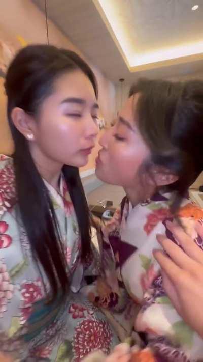 Japanese kissing