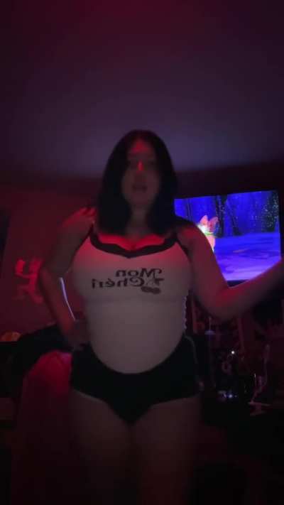 Thiccums Got All The Boyz In Her Yard