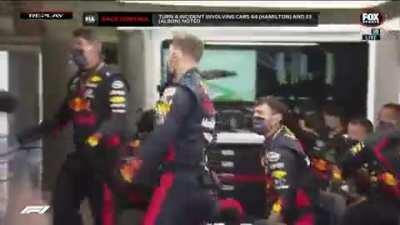 Red Bull garage reacts to Hamilton & Albon incident