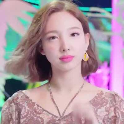 200605 Nayeon