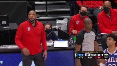 [Highlight] Danny Green irate at the rebounding foul call with Reggie Miller describes as a 