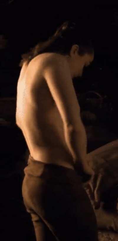 Maisie Williams getting ready for the nut