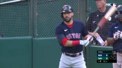 Marwin Gonzalez heckled in Oakland, 