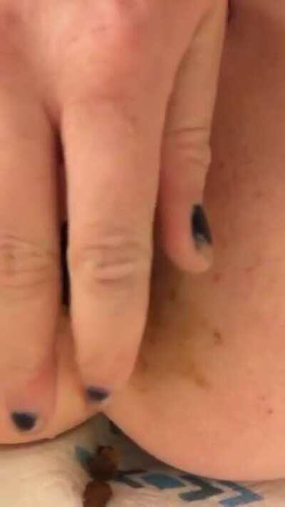 Girl dildoing her shitty asshole🔥