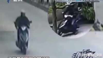 Guy gets super kicked after stealing a bike