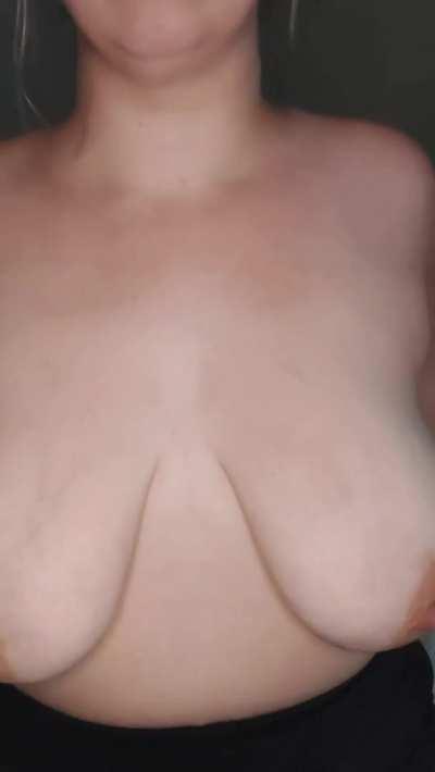 Play with my mom tits